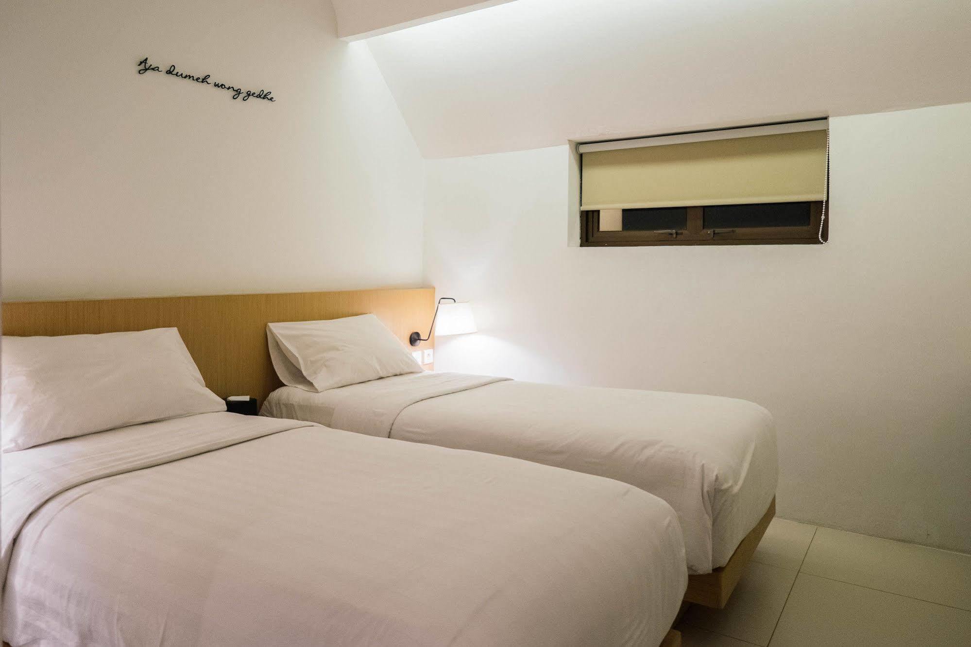 Namin Dago Hotel Бандунг Экстерьер фото