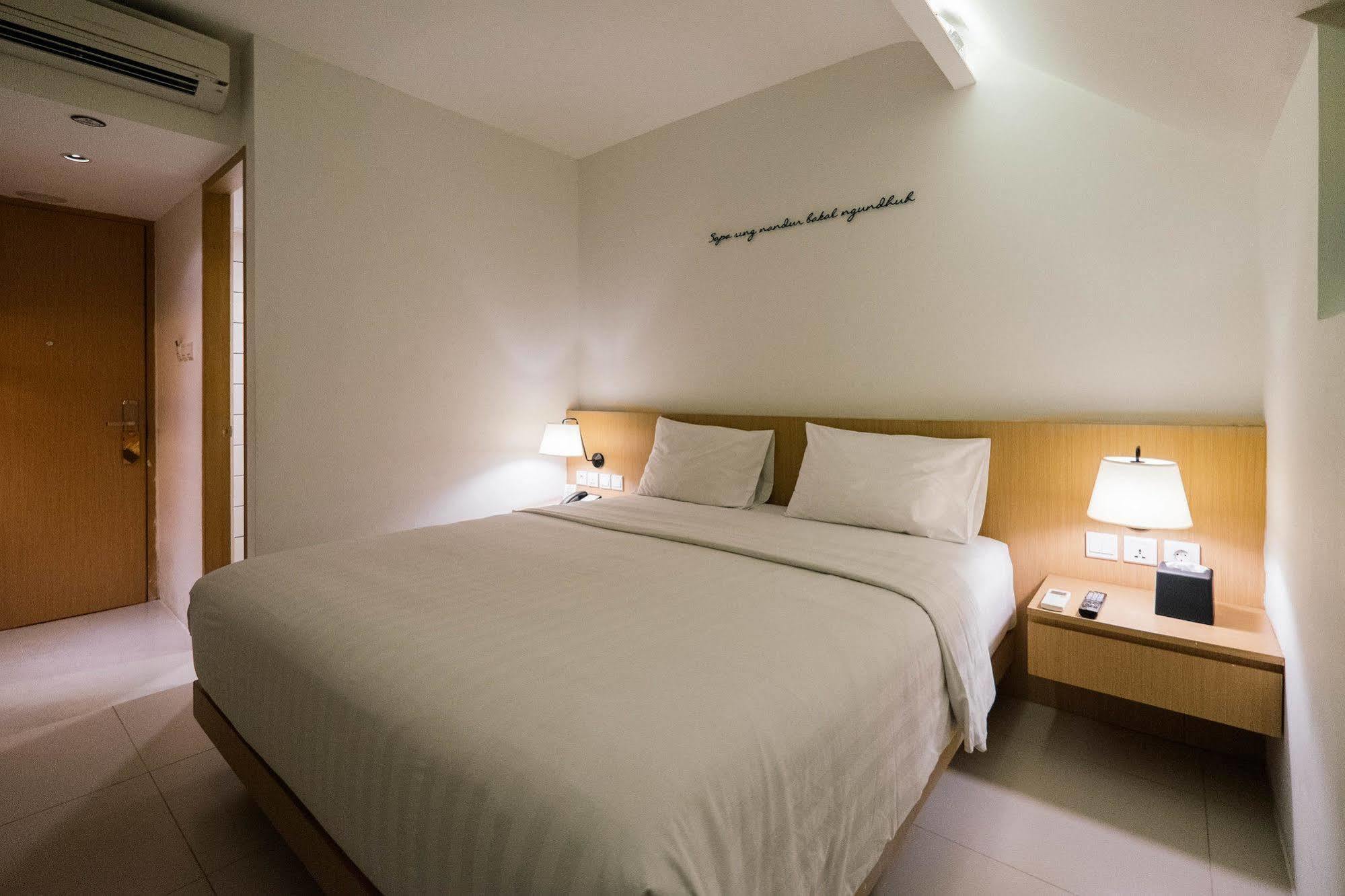 Namin Dago Hotel Бандунг Экстерьер фото