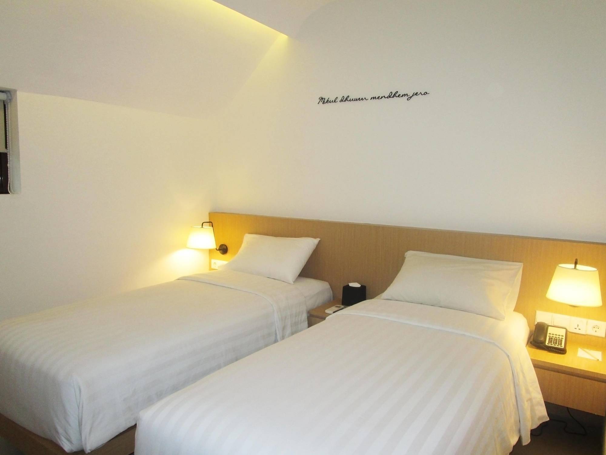 Namin Dago Hotel Бандунг Экстерьер фото