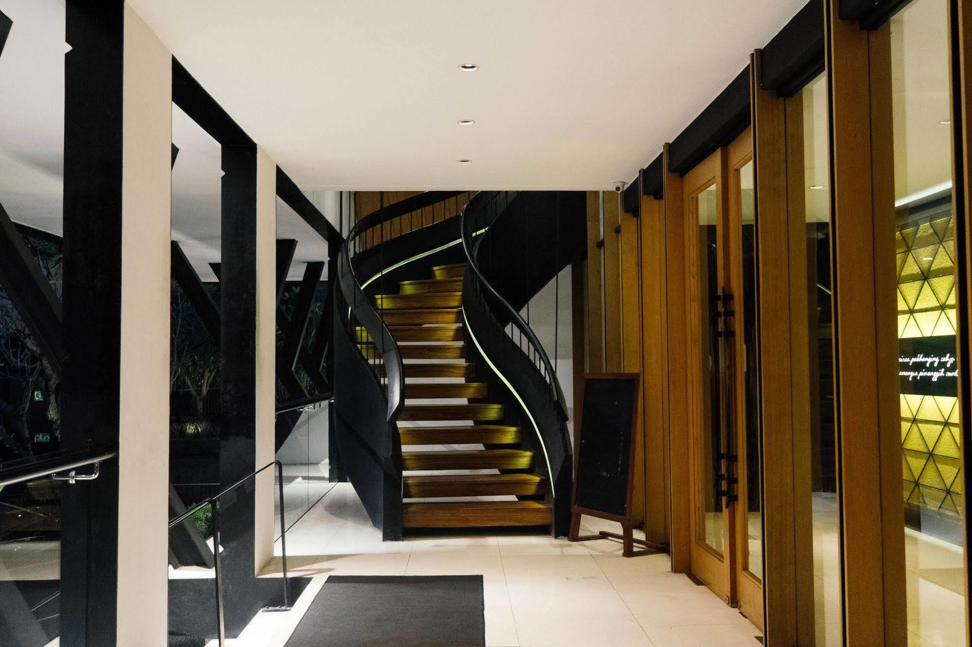 Namin Dago Hotel Бандунг Экстерьер фото